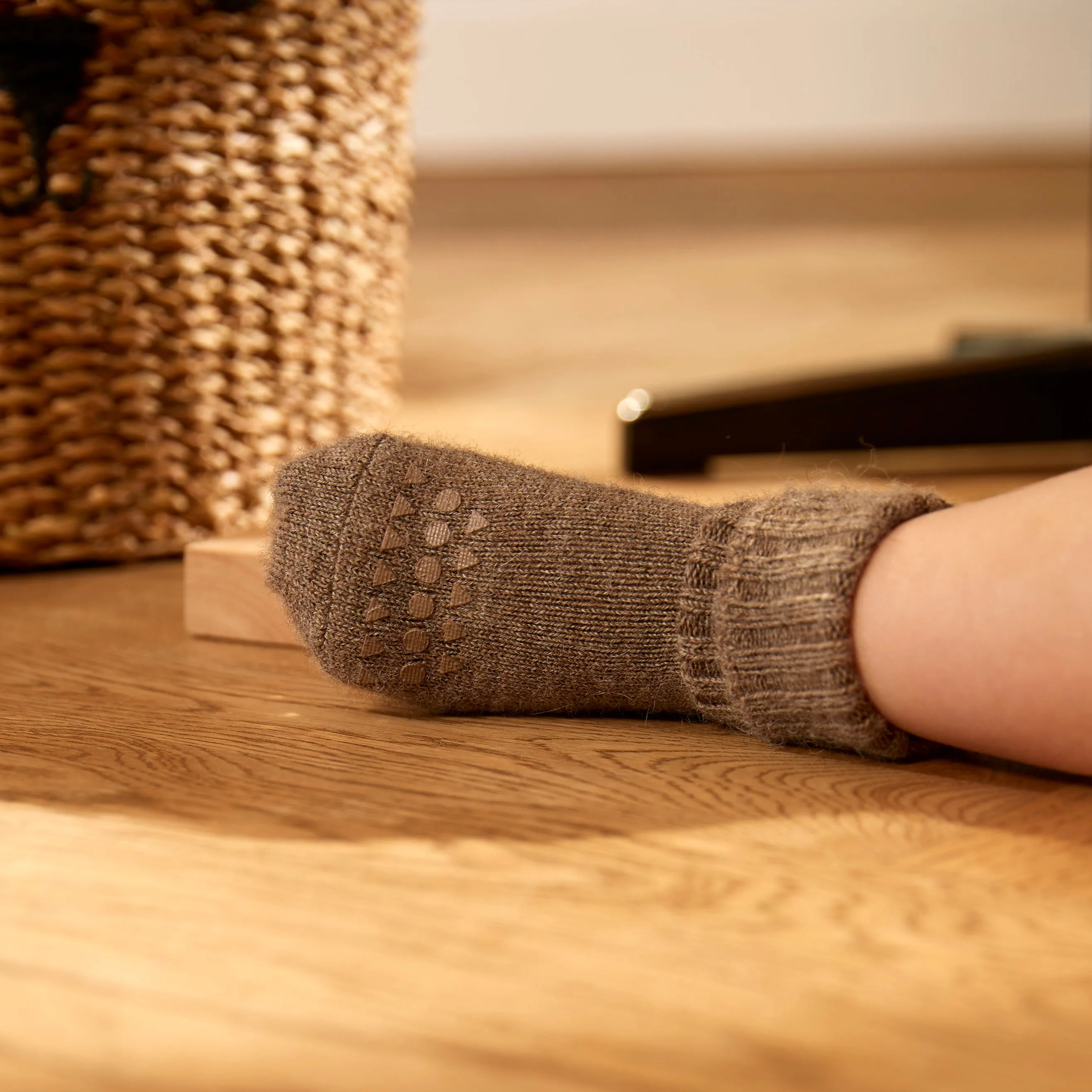 Non-Slip Grip Socks - Alpaca - Walnut