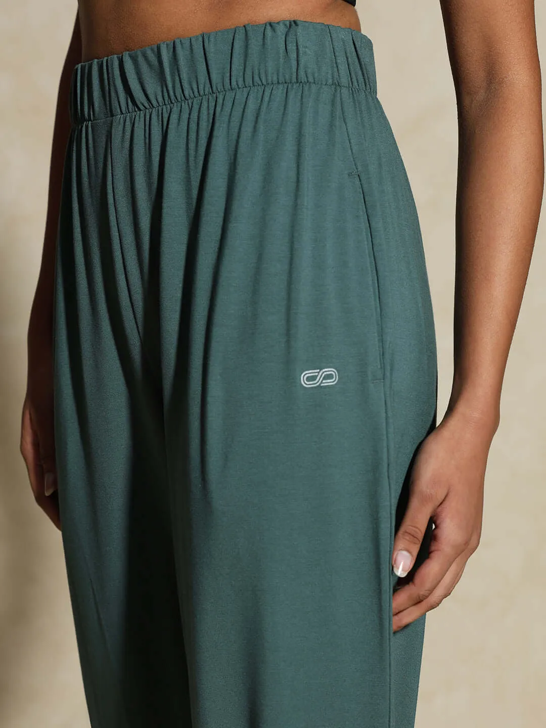 Yogini Stretch Pants Pine Green